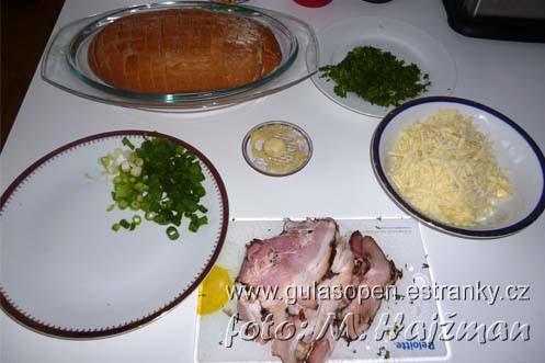 zapeceny-chleb-se-slaninou-01.jpg
