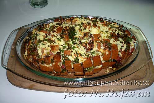 zapeceny-chleb-se-slaninou-05.jpg